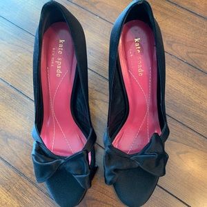 KATE SPADE SHOE HEELS BLACK SATIN W PEEP TOE
